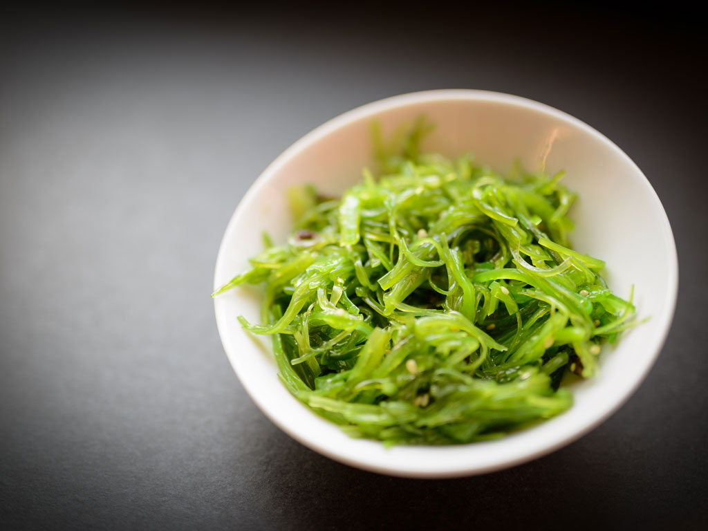iStock-628304062_1024x768px Schüssel mit Algensalat