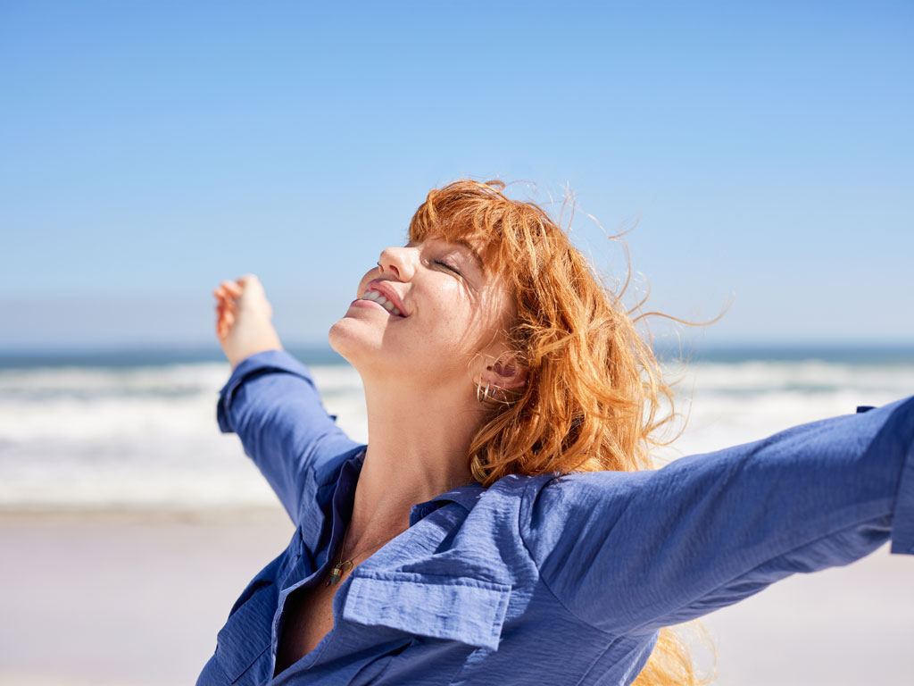 iStock-2154293894_1024x768px Frau beim Sonnenbaden