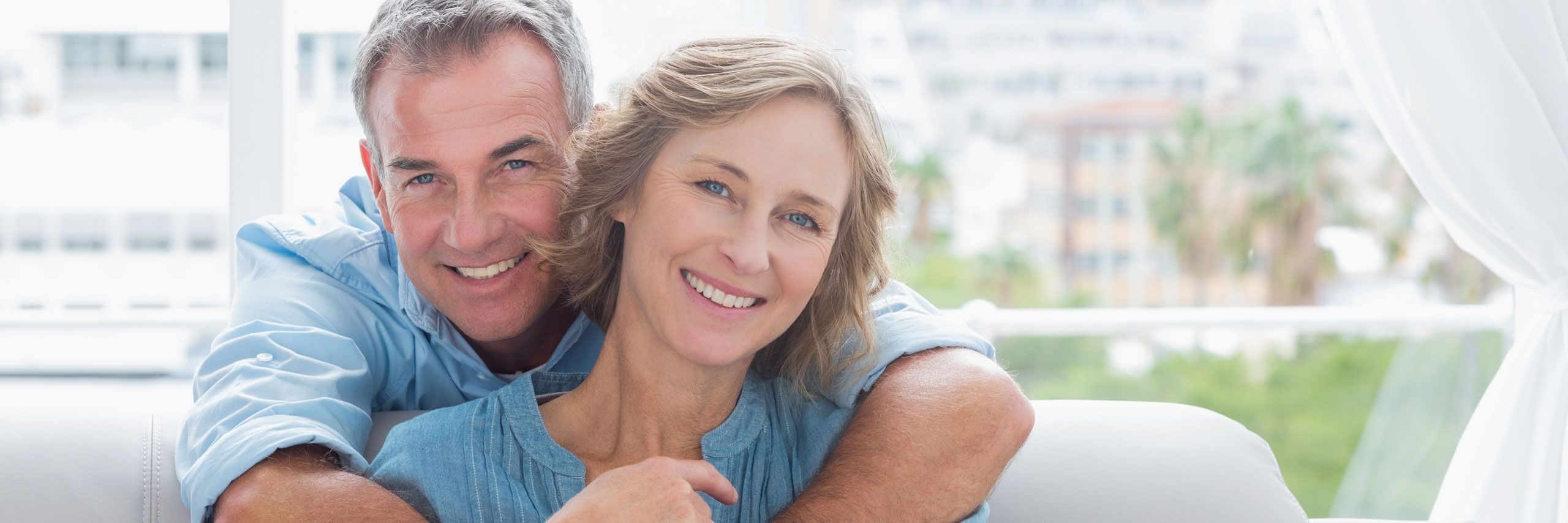 iStock-494295583_2560x854 Freundliches Paar 50+